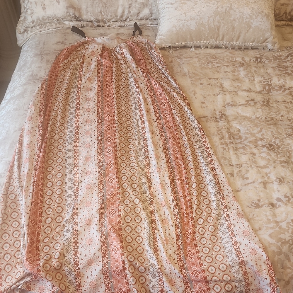 Elegant Maxi Dress with Geometric Patterns